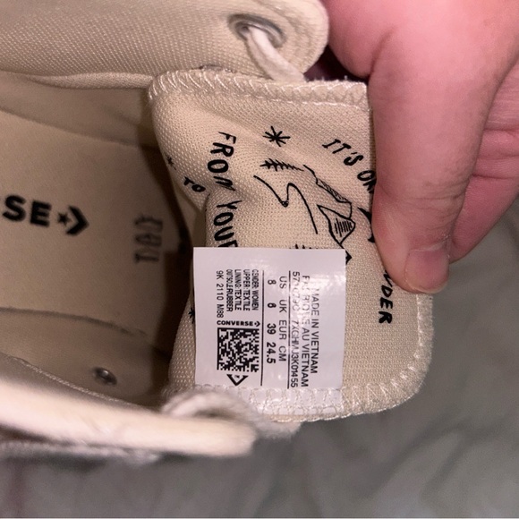 Special edition converse women’s size 8 - Picture 4 of 4